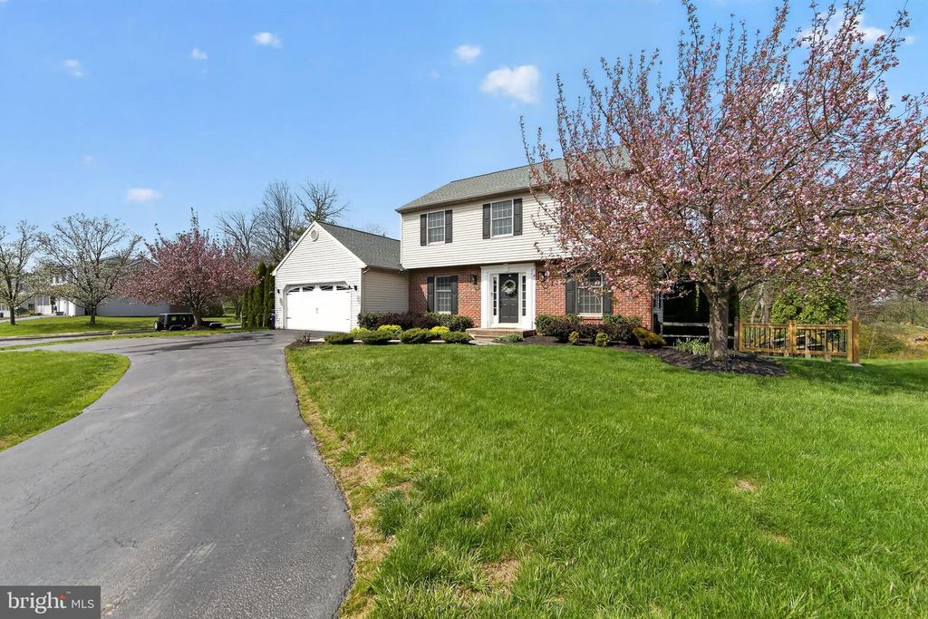401 RUSSELL AVE, Douglassville, PA 19518