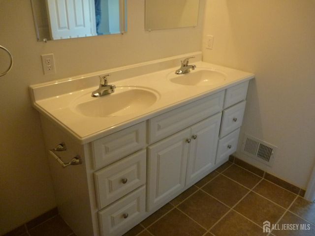 7172 Elm Court, South Brunswick, NJ 08852