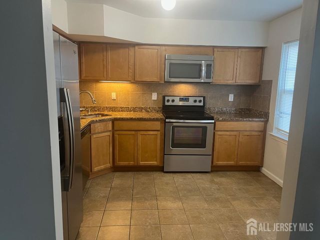 7172 Elm Court, South Brunswick, NJ 08852