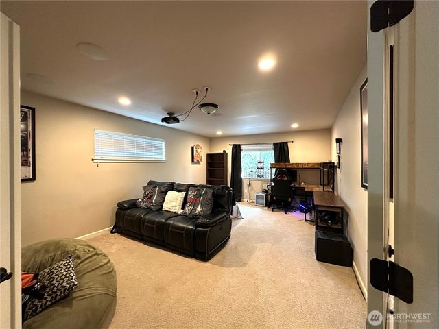 4249 17th Way NE, Olympia, WA 98516