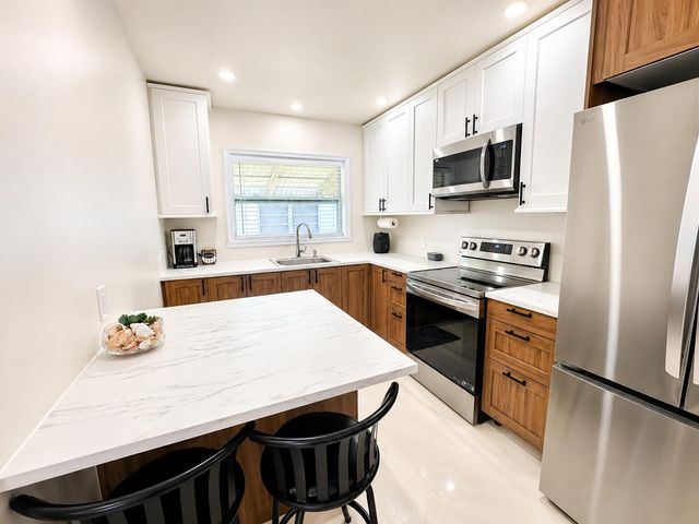 825 NE 6th Street 2, Hallandale Beach, FL 33009