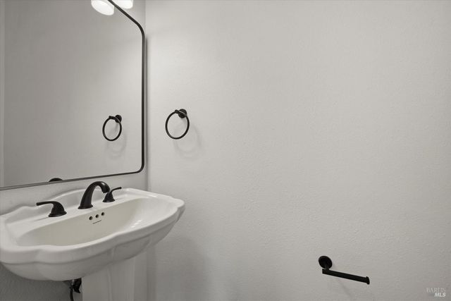 19285 Ravenhill Rd, Hidden Valley Lake, CA 95467