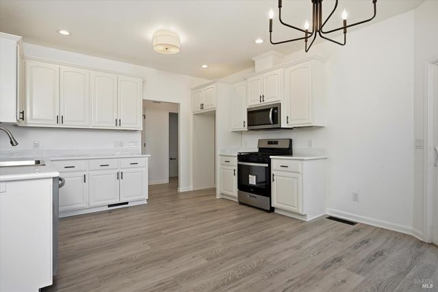 19285 Ravenhill Rd, Hidden Valley Lake, CA 95467