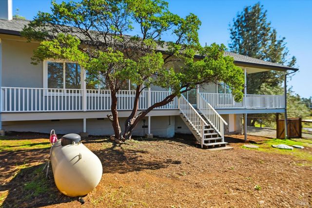 19285 Ravenhill Rd, Hidden Valley Lake, CA 95467