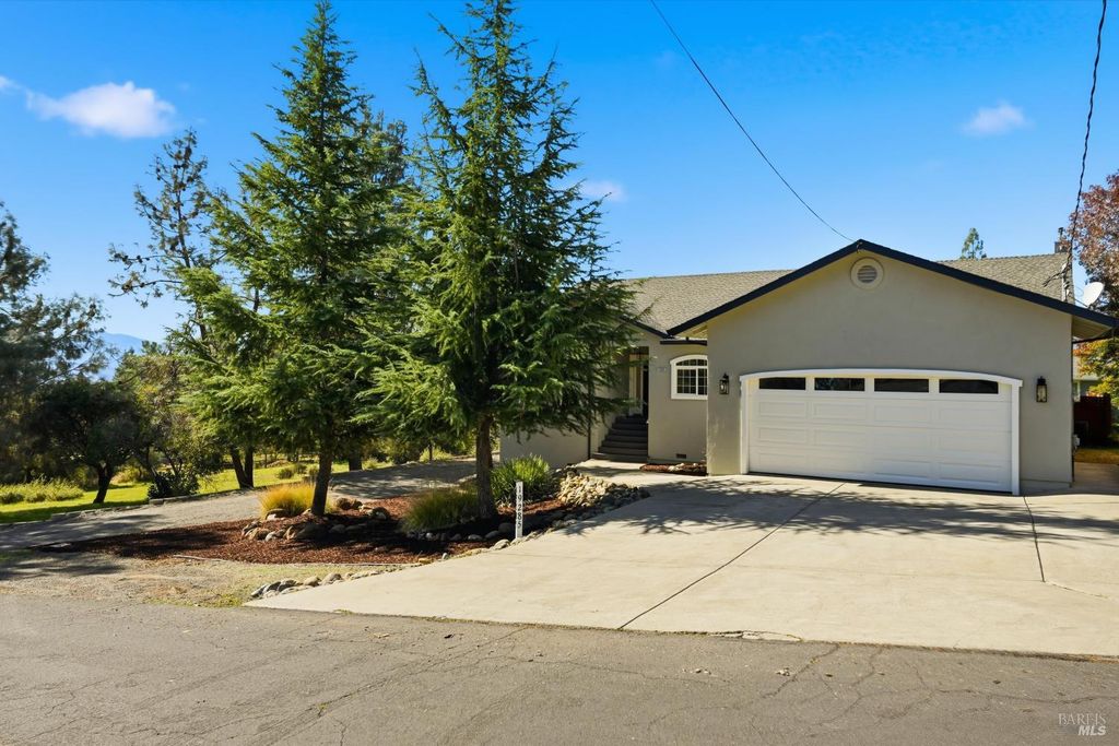 19285 Ravenhill Rd, Hidden Valley Lake, CA 95467