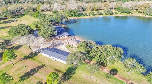 5523 Ehrman Lake Lane, Wallis, TX 77485