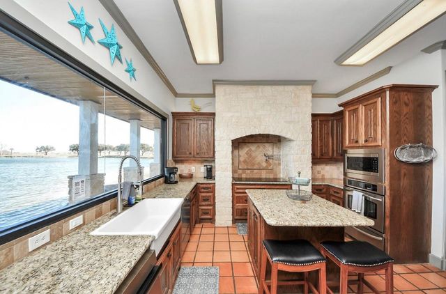 5523 Ehrman Lake Lane, Wallis, TX 77485