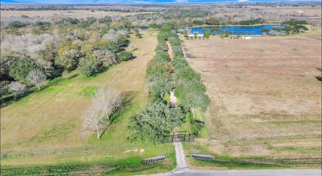 5523 Ehrman Lake Lane, Wallis, TX 77485