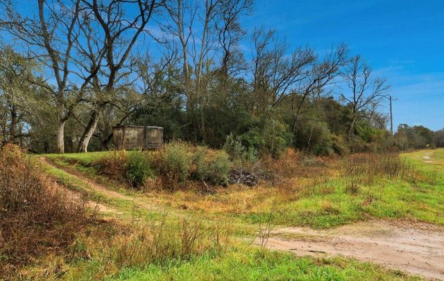 5523 Ehrman Lake Lane, Wallis, TX 77485