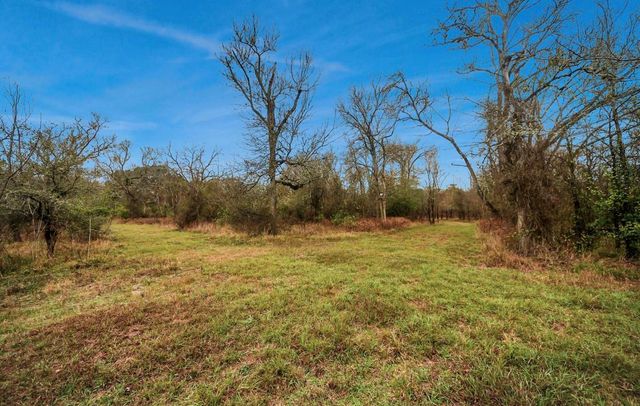 5523 Ehrman Lake Lane, Wallis, TX 77485