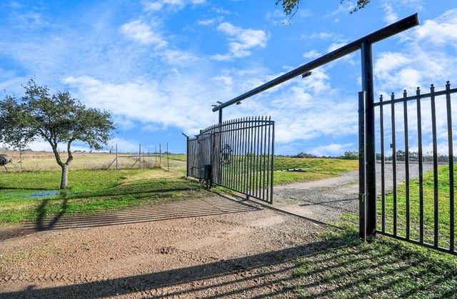 5523 Ehrman Lake Lane, Wallis, TX 77485