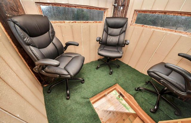 5523 Ehrman Lake Lane, Wallis, TX 77485