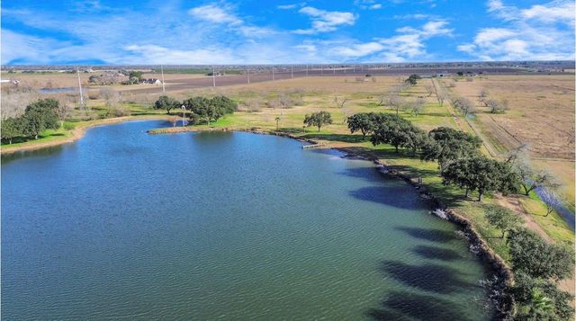 5523 Ehrman Lake Lane, Wallis, TX 77485