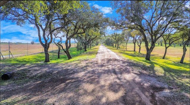 5523 Ehrman Lake Lane, Wallis, TX 77485