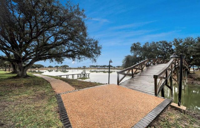 5523 Ehrman Lake Lane, Wallis, TX 77485