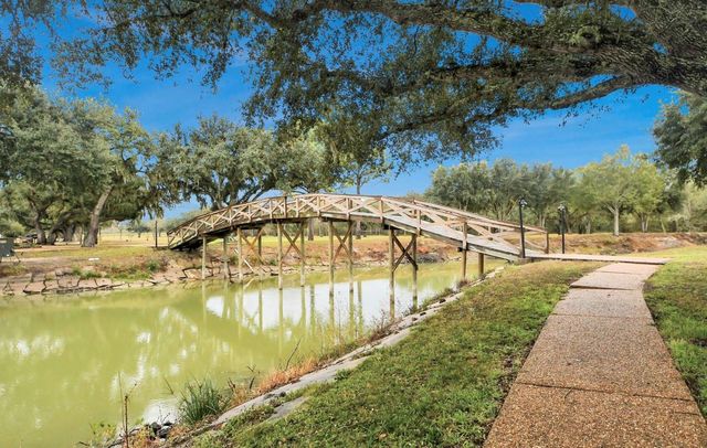 5523 Ehrman Lake Lane, Wallis, TX 77485