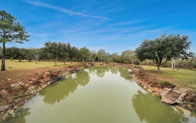 5523 Ehrman Lake Lane, Wallis, TX 77485