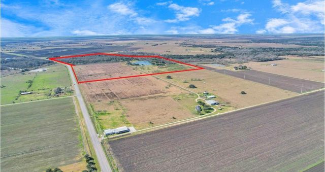 5523 Ehrman Lake Lane, Wallis, TX 77485