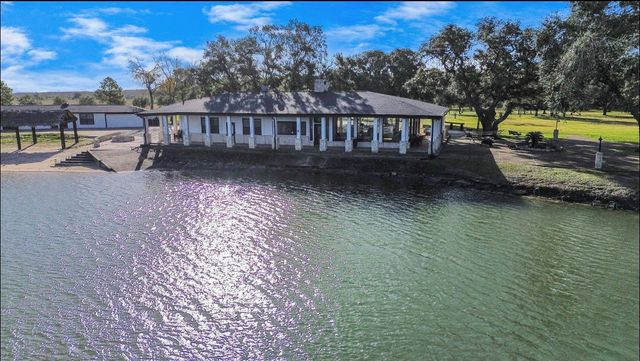 5523 Ehrman Lake Lane, Wallis, TX 77485