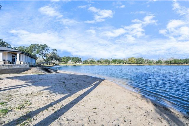 5523 Ehrman Lake Lane, Wallis, TX 77485