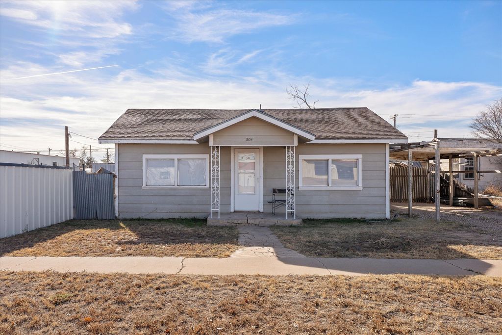 204 Austin Street, Levelland, TX 79336