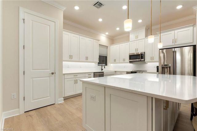 15328 Lucerna ST 202, Naples, FL 34114