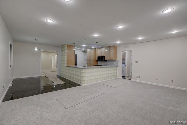 2451 Sanders Place, Bloomfield Hills, MI 48302