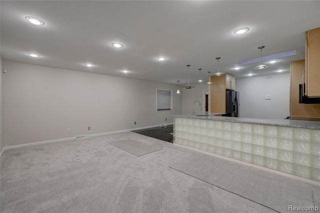 2451 Sanders Place, Bloomfield Hills, MI 48302