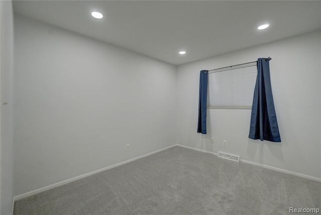 2451 Sanders Place, Bloomfield Hills, MI 48302