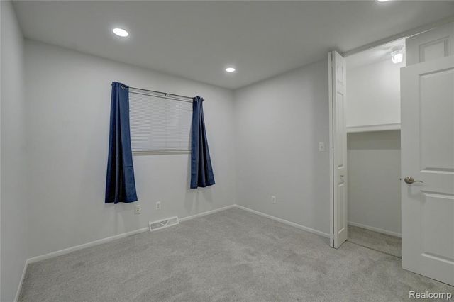 2451 Sanders Place, Bloomfield Hills, MI 48302