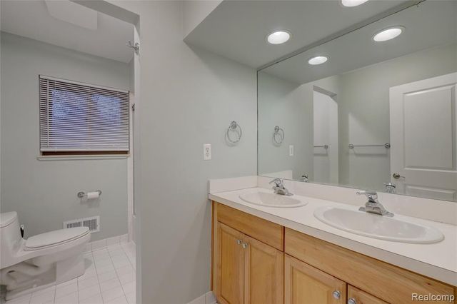 2451 Sanders Place, Bloomfield Hills, MI 48302