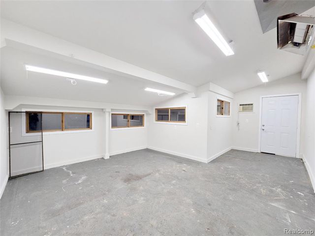 2451 Sanders Place, Bloomfield Hills, MI 48302