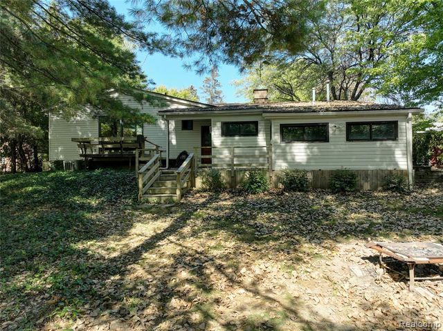 2451 Sanders Place, Bloomfield Hills, MI 48302