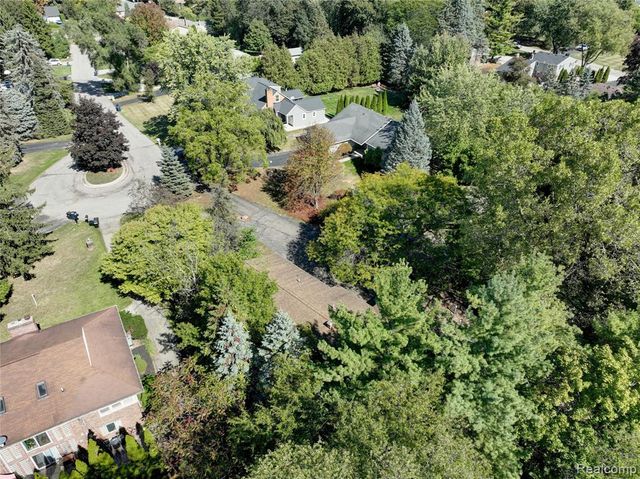 2451 Sanders Place, Bloomfield Hills, MI 48302