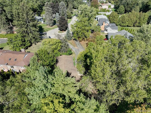 2451 Sanders Place, Bloomfield Hills, MI 48302