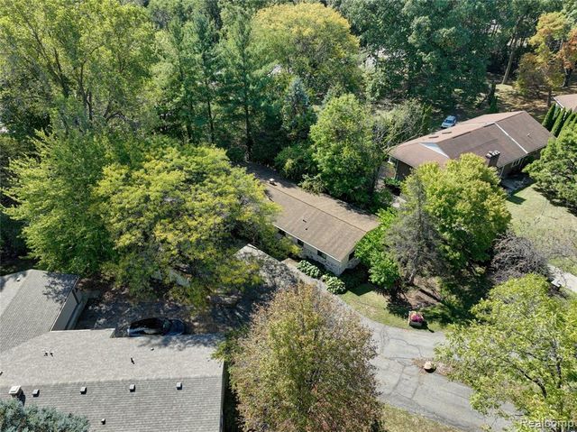 2451 Sanders Place, Bloomfield Hills, MI 48302