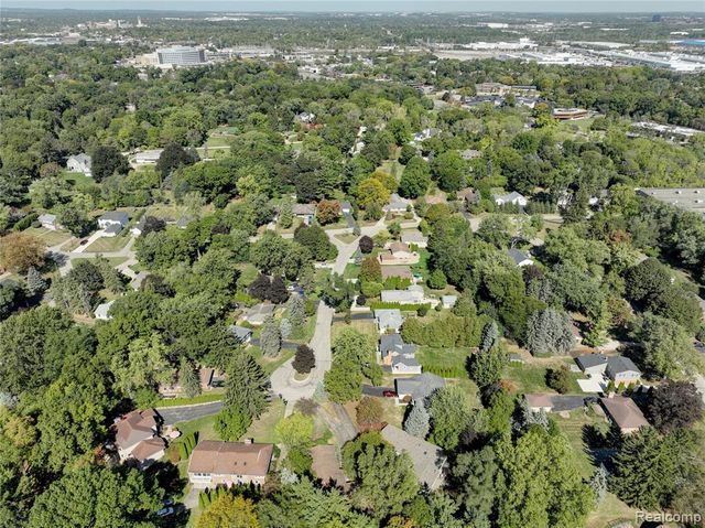 2451 Sanders Place, Bloomfield Hills, MI 48302