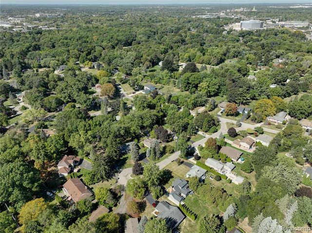 2451 Sanders Place, Bloomfield Hills, MI 48302