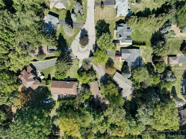 2451 Sanders Place, Bloomfield Hills, MI 48302