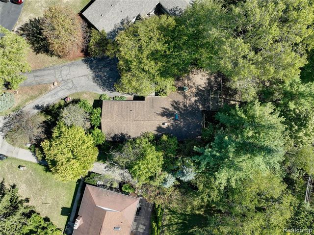 2451 Sanders Place, Bloomfield Hills, MI 48302