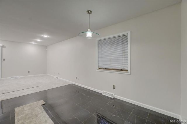 2451 Sanders Place, Bloomfield Hills, MI 48302