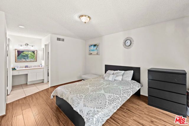 15615 Crestview Lane 82, Granada Hills (los Angeles), CA 91344