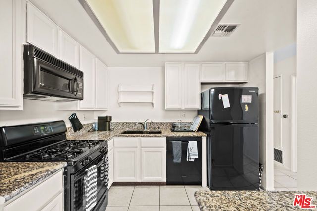 15615 Crestview Lane 82, Granada Hills (los Angeles), CA 91344