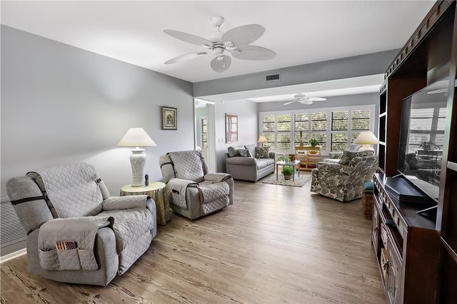 27 Plantation Drive 201, Vero Beach, FL 32966