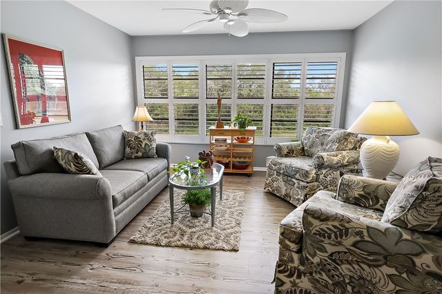 27 Plantation Drive 201, Vero Beach, FL 32966