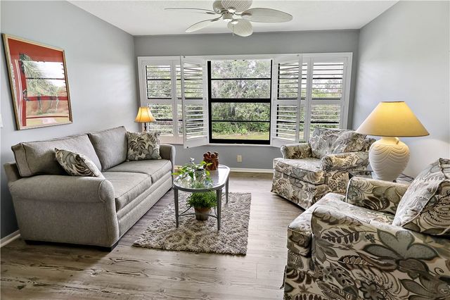 27 Plantation Drive 201, Vero Beach, FL 32966