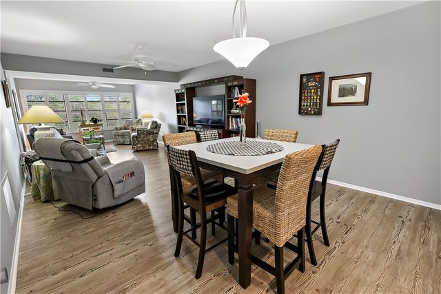 27 Plantation Drive 201, Vero Beach, FL 32966