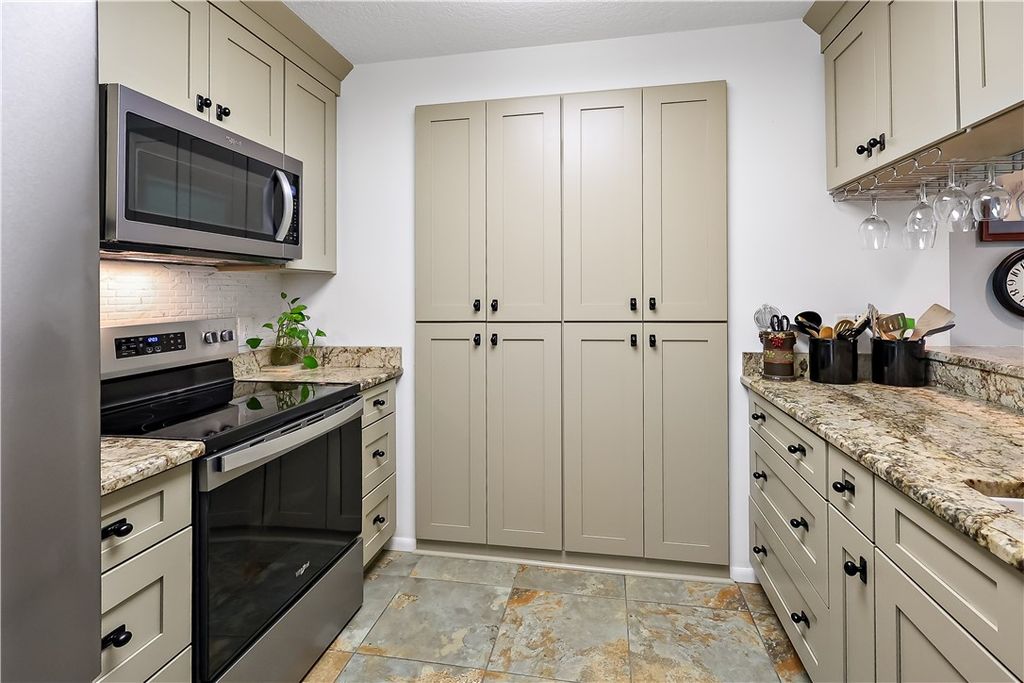 27 Plantation Drive 201, Vero Beach, FL 32966