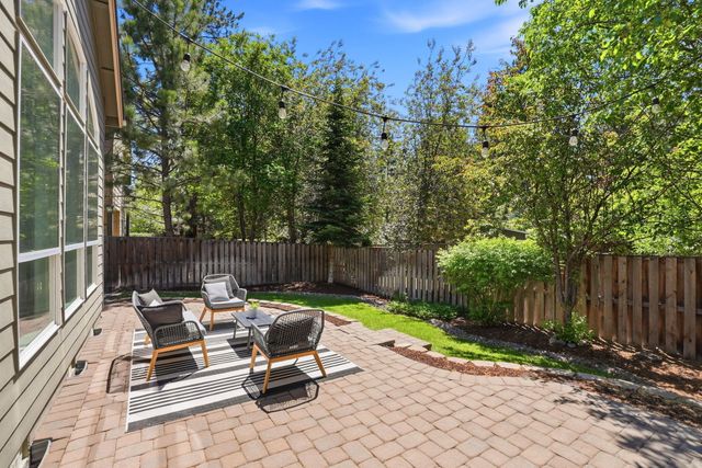 61038 Snowbrush Drive, Bend, OR 97702