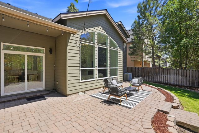61038 Snowbrush Drive, Bend, OR 97702